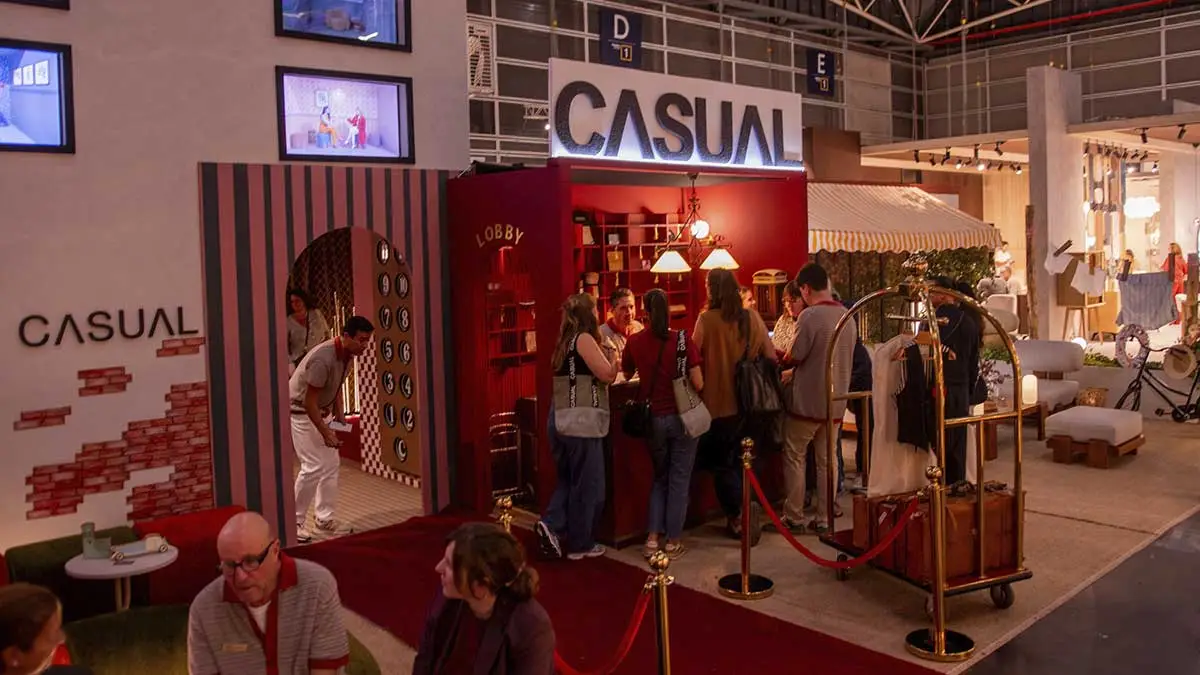 Un hotel peculiar el stand de CASUAL en habitat 2026